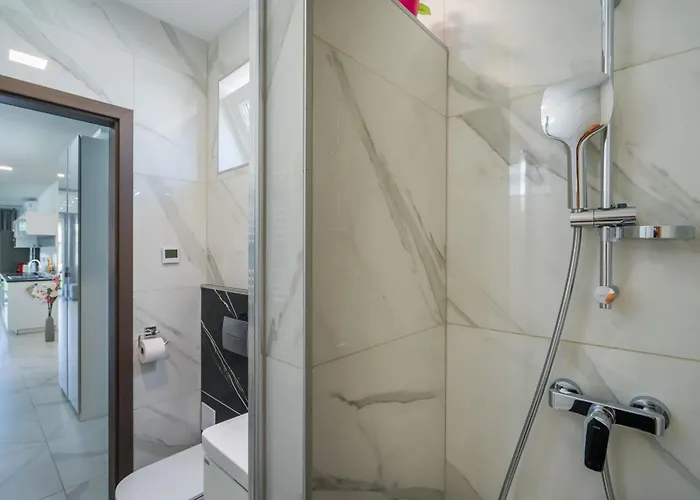 Roni Апартаменты *